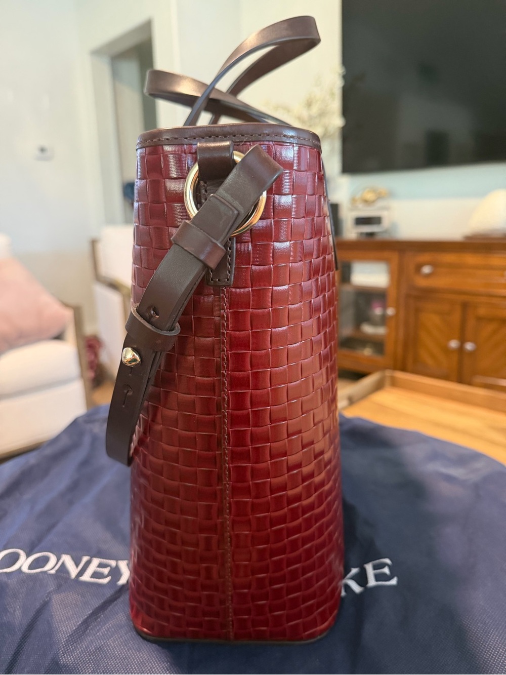 DOONEY & BOURKE | Lilliana Woven Embossed Leather Tote ✨ - Picture 4 of 5